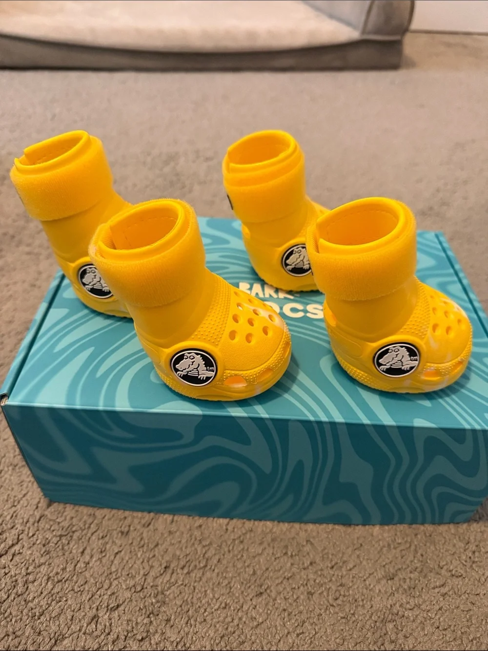 CROCS bright yellow